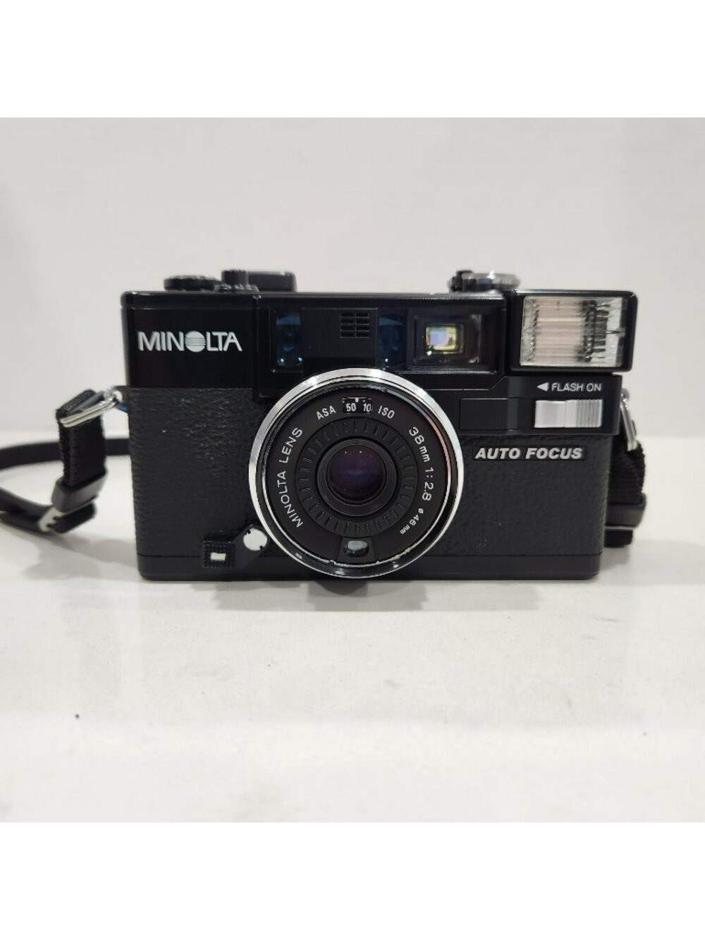 Minolta Hi-Matic AF2 35mm Film Camera Auto Focus Point & Shoot Vintage 80s Case